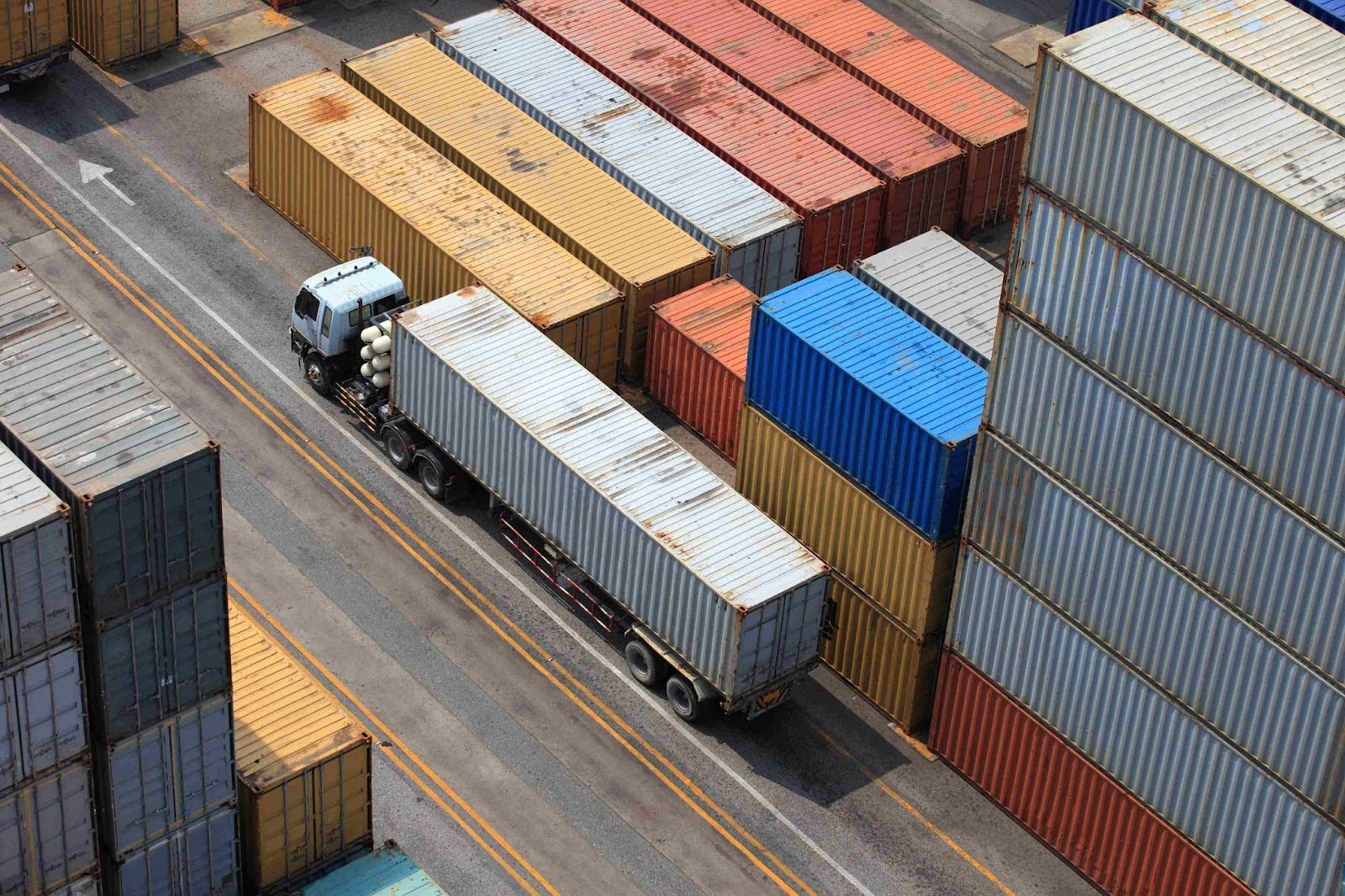 Apa Itu Full Container Load (FCL): Pengertian dan Fungsi (freepik)