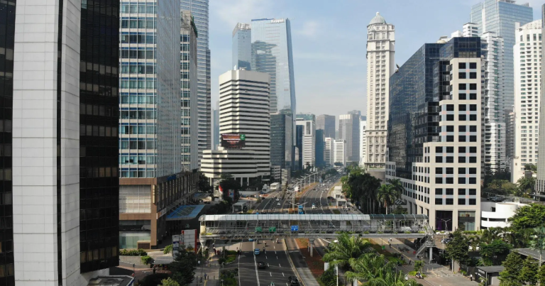 dan Demografi Indonesia pada Logistik