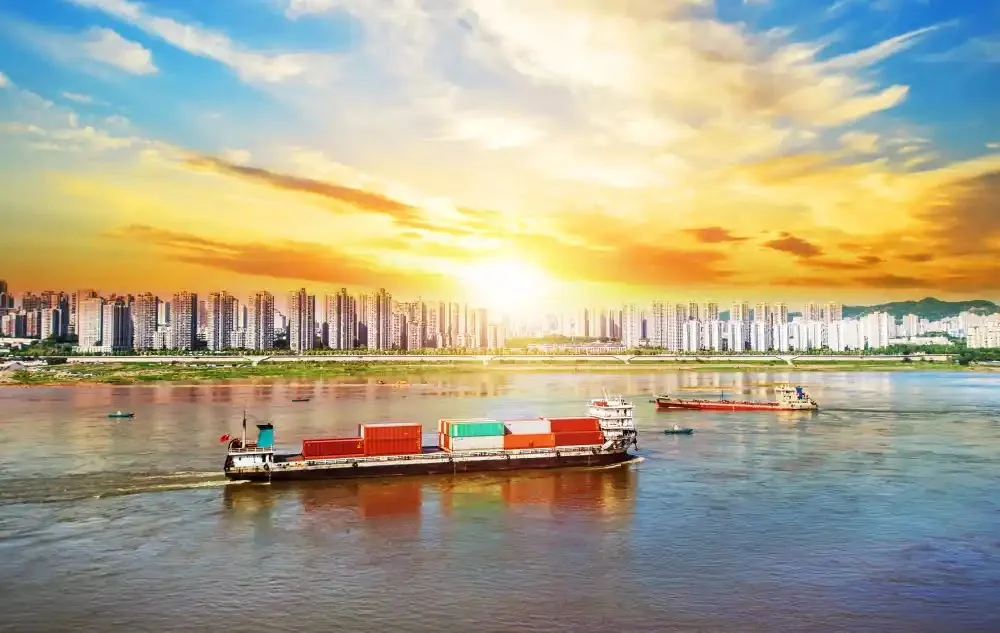 Jenis Sea Freight yang Umum Digunakan (freepik)
