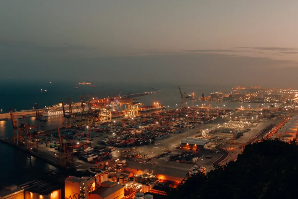 Apa Itu Container Yard dalam Logistik (freepik)