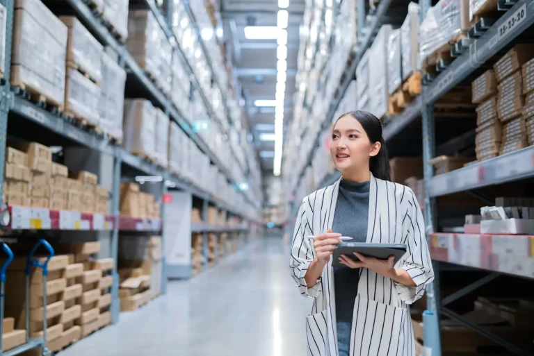 Apa Itu Gudang Logistik dan Fungsinya (freepik)