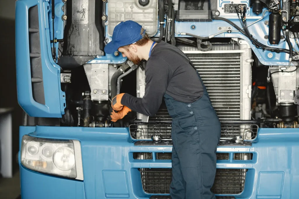 Perbedaan Truk Engkel dan CDD (freepik)