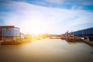 Pengertian Dermaga, Jenis, dan Fungsinya di Pelabuhan (freepik)