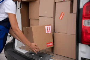 Pengertian Fragile dalam Logistik dan Cara Kirim Barang Fragile (freepik)