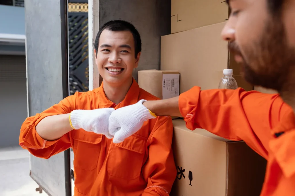 Pengertian Helper dalam Logistik dan Tugasnya di Gudang (freepik)
