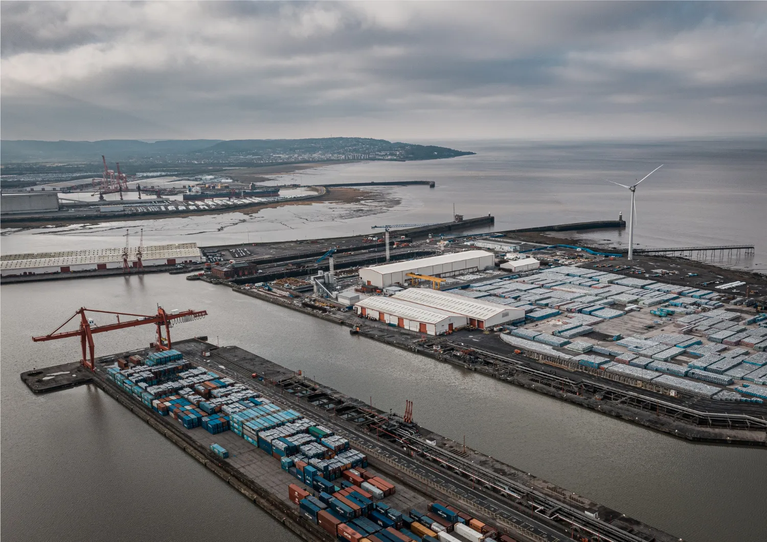 Pengertian Terminal Kontainer dan Cara Kerjanya (freepik)