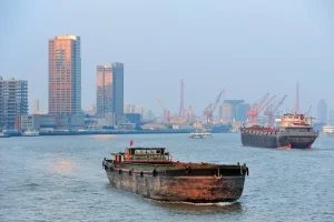 Pengertian Kapal Tongkang, Jenis, dan Kegunaannya (freepik)