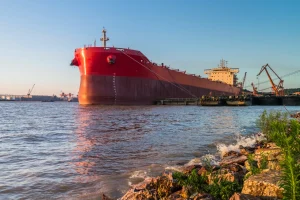 Mengenal Kapal Tanker: Fungsi, Jenis, dan Cara Kerja (freepik)