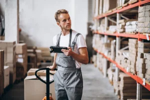 Operator Warehouse: Pengertian dan Tugasnya (freepik)