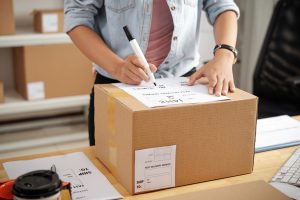 Cara Menulis Alamat Paket yang Benar Supaya Kurir Tidak Salah Kirim (freepik)